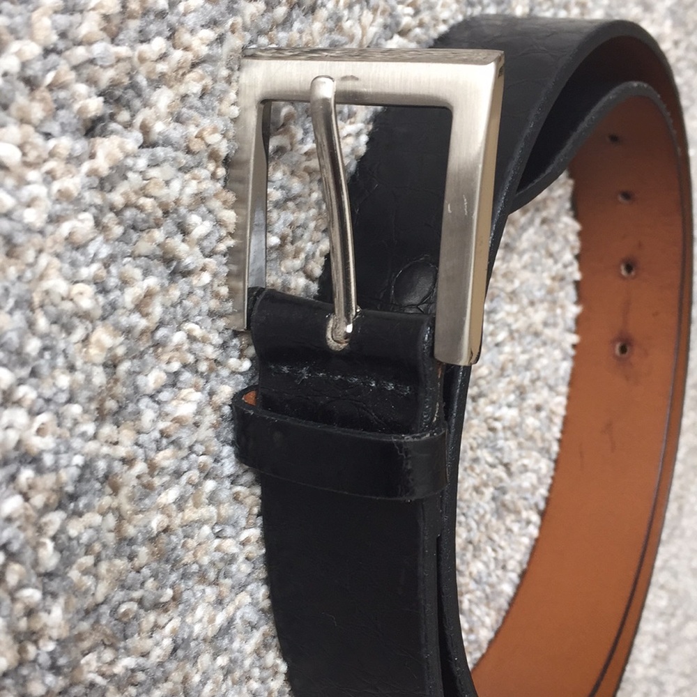 💙Trafalgar black leather belt.